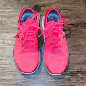 Under Armour Like New Pink Running Shoes